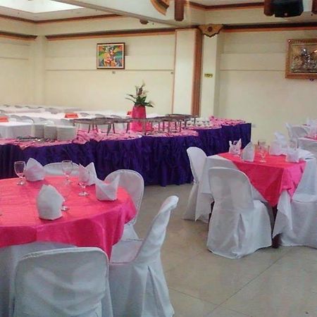 Golden Stallion Suites Cagayan de Oro Esterno foto