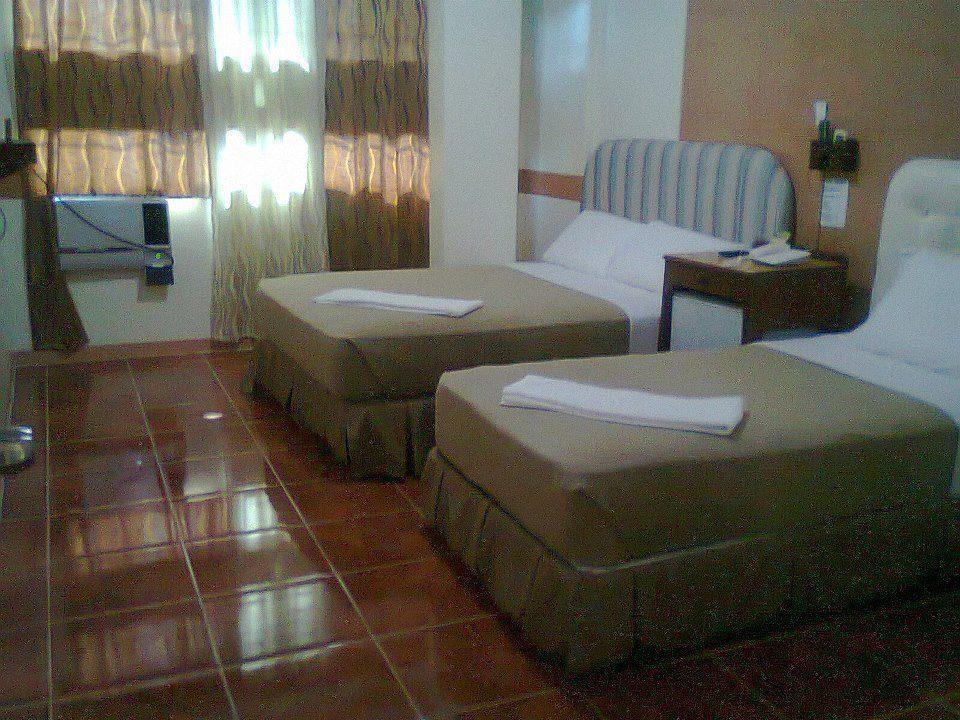 Golden Stallion Suites Cagayan de Oro Esterno foto