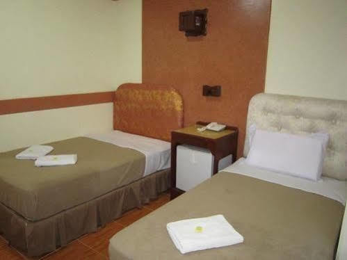 Golden Stallion Suites Cagayan de Oro Esterno foto