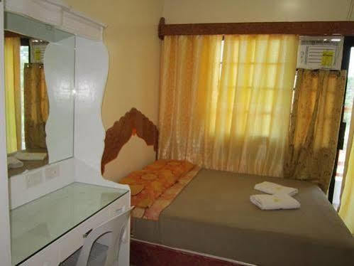 Golden Stallion Suites Cagayan de Oro Esterno foto