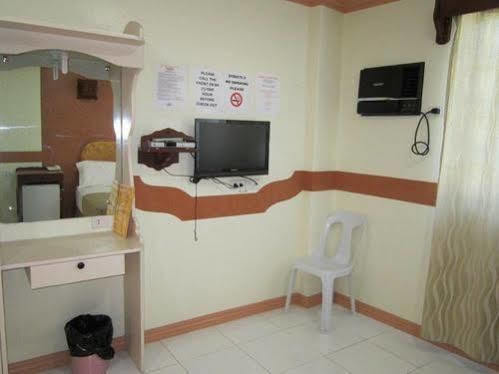 Golden Stallion Suites Cagayan de Oro Esterno foto