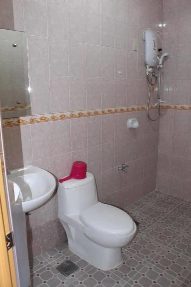Golden Stallion Suites Cagayan de Oro Esterno foto