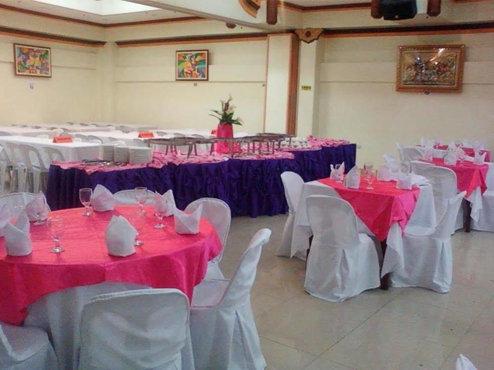 Golden Stallion Suites Cagayan de Oro Esterno foto