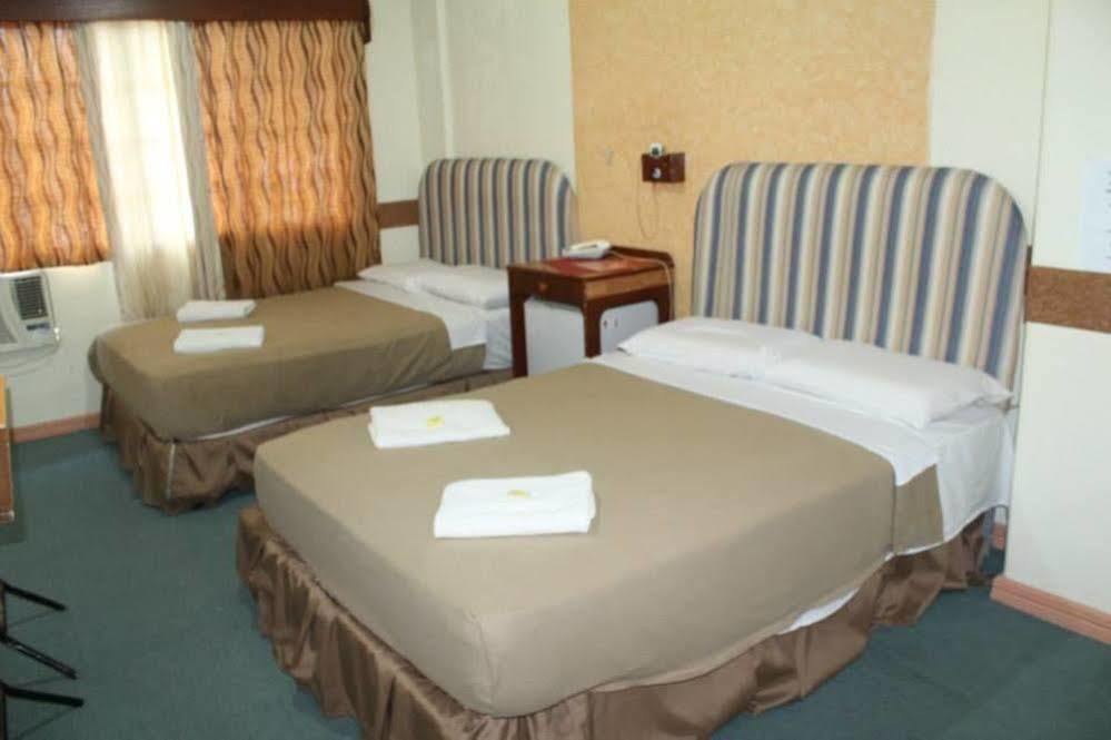 Golden Stallion Suites Cagayan de Oro Esterno foto